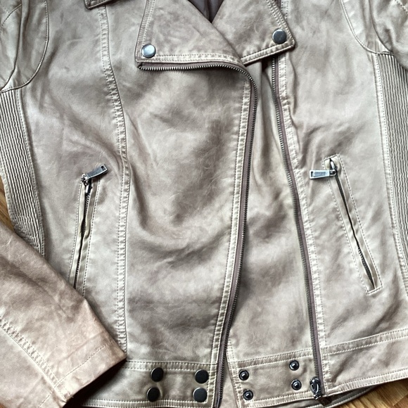 Odyne Women's Tan Leather Jacket - Picture 4 of 8
